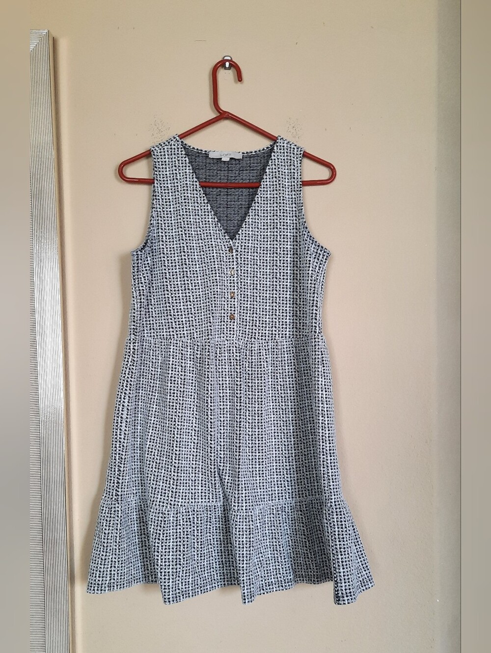 LOFT Black & White Sleeveless V-Neck Tiered Dress